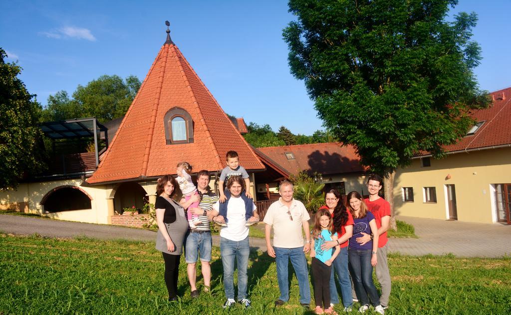 شقة Turisticna Kmetija Cebelji Gradic Rogašovci المظهر الخارجي الصورة